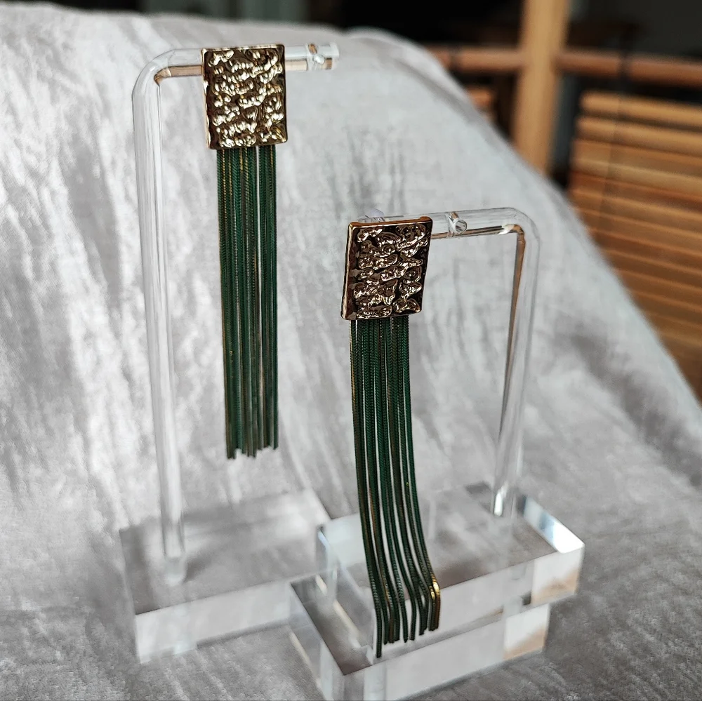 Gold Tone Hammered Elegant Green Flat Snake Chain Long Pierced Earrings NWOT